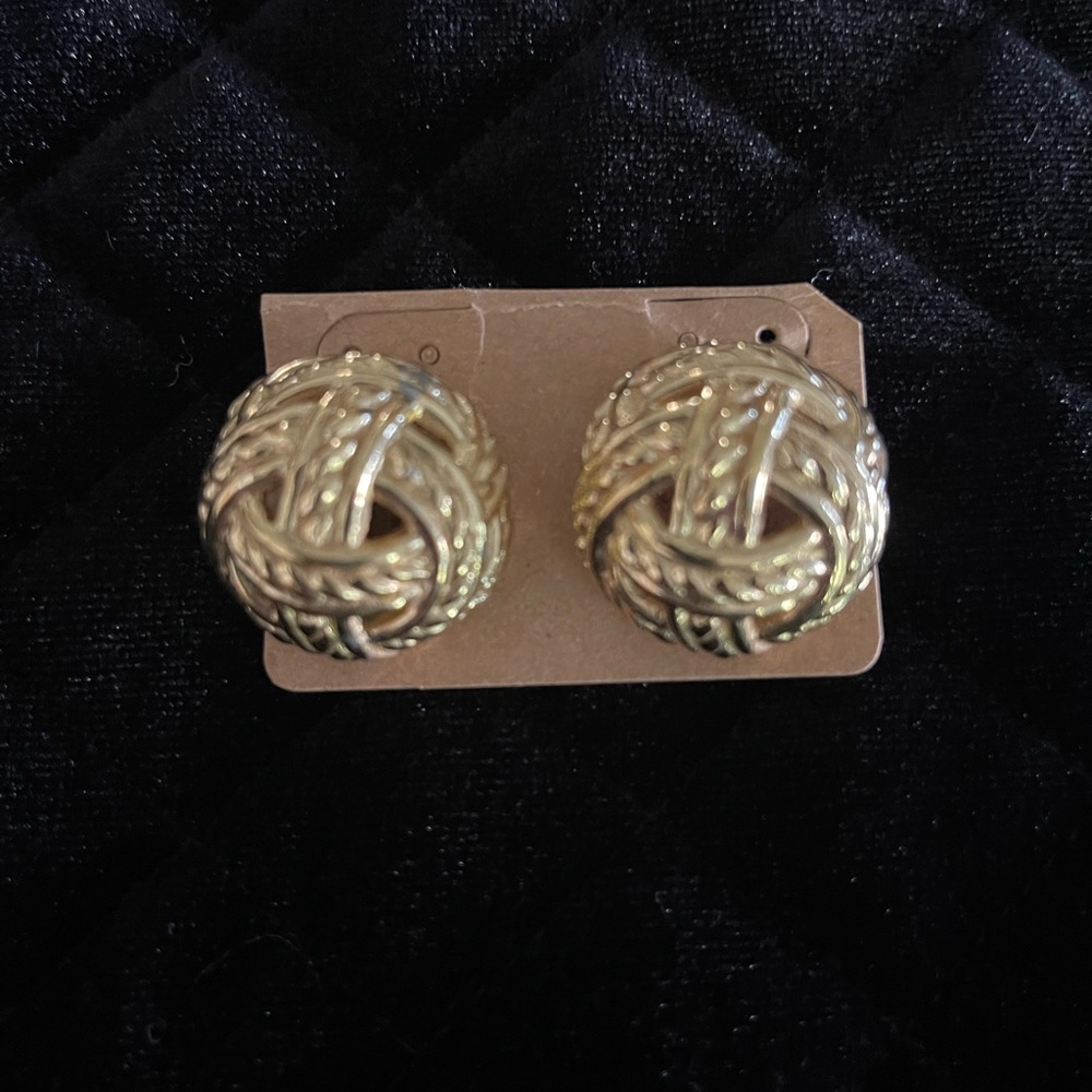 Vintage CINER Gold Tone Rope Twist Knot Earrings Signed  CINER Clip Back Lovely